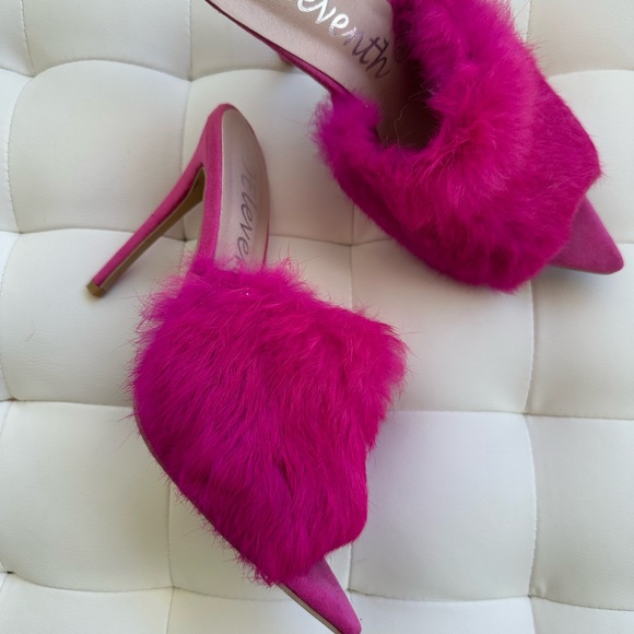 Fluffy hot pink heels - Picture 3 of 3